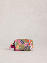 Printed Meadow Toiletry in GREEN PRINT